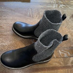 Black Universal Thread ankle boots sz 8